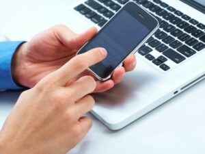Cekricek.id, Tips - Bagi kamu yang tak ingin diganggu dari sejumlah perpesanan bisa menonaktifkan WhatsApp, tapi bisa internetan