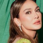 Cekricek.id, Berita Artis dan Berita Seleb - Artis cantik Luna Maya kini terciduk semakin mesra dengan Maxime Bouttier saat nonton konser