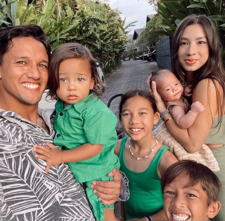 Cekricek.id, berita seleb dan berita artis - Nggak Seperti Artis Lain, Jennifer Bachdim Asuh Semua Anaknya Tanpa Babysitter