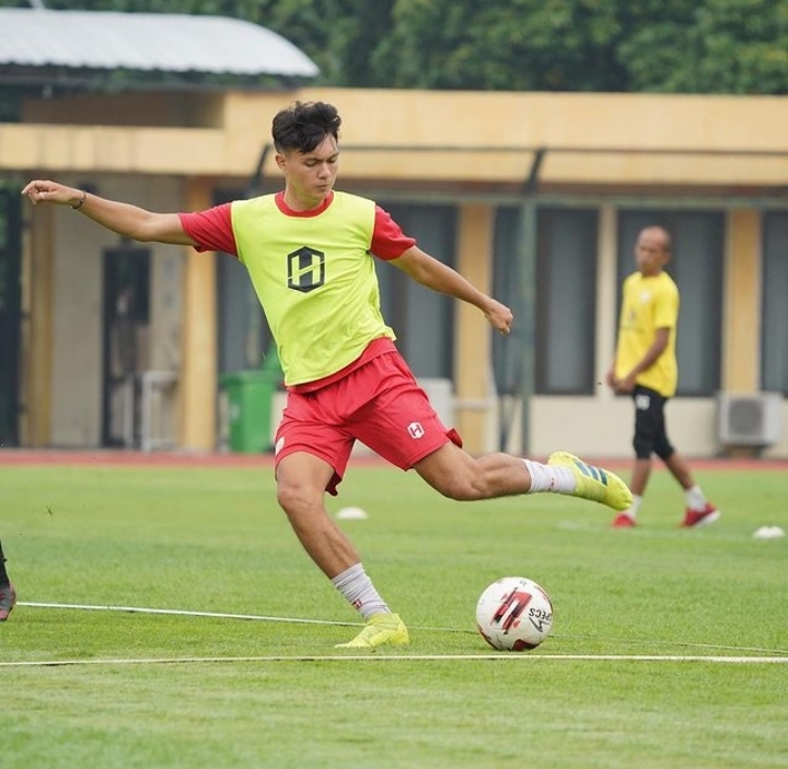 Cekricek.id, berita seleb dan berita artis - Nimbrung Geng BCL, Ini Potret Nyoman Paul Jebolan Indonesian Idol dan Atlet Sepak Bola