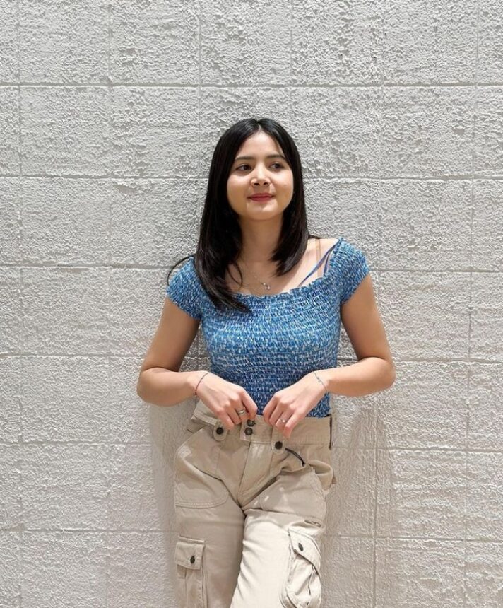 Cekricek.id, berita seleb dan berita artis - Ini Alasan Bulan Sutena Disukai Penggemar, Salah Satunya Karena Lesung Pipi