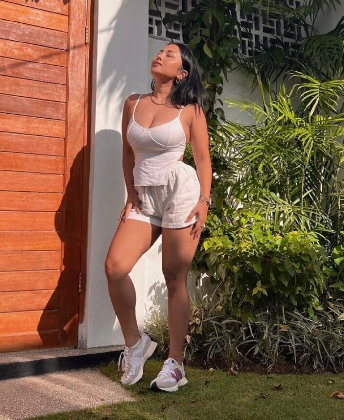 Cekricek.id, berita seleb dan berita artis - Mutia Ayu Dirasa Makin Sering Umbar Badan Kemolekan Tubuh, Netizen: Malu Lihatnya