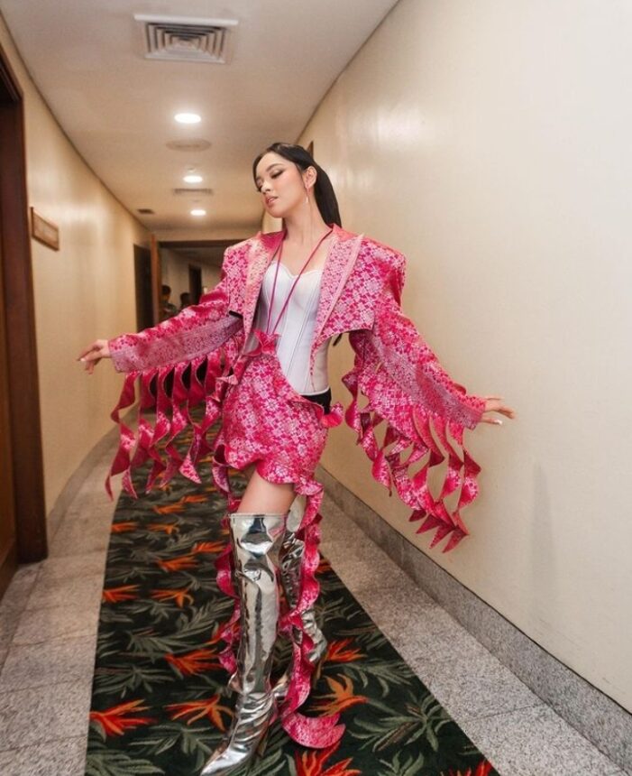 Cekricek.id, berita seleb dan berita artis - Tiga Outfit Lyodra Manggung di Puteri Indonesia 2023, Cantiknya Ngalahin Peserta