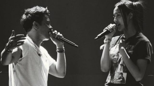 Cekricek.id, Berita Seleb dan Berita Artis – Tidak hanya kecantikannya yang membuat kaum hawa iri, Anya Geraldine yang mendapat kesempatan untuk berduet dengan Ariel Noah tak kalah membuat heboh. Vokalis band yang sudah disepakati memiliki paras yang paling tampan itu berada di atas panggung bersama sang aktris, tenti adalah hal langka yang layak untuk disaksikan.