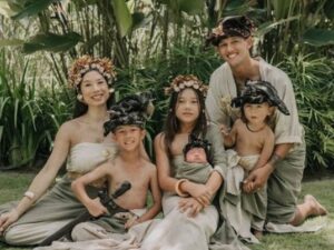 Cekricek.id, Berita Seleb dan Berita Arti – Jennfier Bachdim merupakan salah satu selebriti tanah air yang banyak dikagumi orang-orang. Menyandang status sebagai ibu, dia sering kali menginspirasi banyak orang, baik selama mengandung hingga mengasuh anaknya yang kecil-kecil.