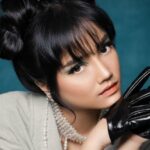 Cekricek.id – Sebagai selebriti yang aktif di media sosial, Fuji memang selalu sukses membuat para netizen terpesona. Apalagi dirinya juga tak kalah sering membagikan hasil foto dari setiap pemotretan yang dijalani. Dia menjadi model fotografi dengan berbagai outfit menarik yang mengundang banyak mata untuk melihatnya.