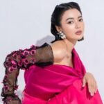 Cekricek.id, Berita Seleb dan Berita Artis – Wika Salim tampil cantik paripurna dengan balutan gaun berwarna pink fanta yang menyilaukan mata. Penampilan tersebut dia tujukan pada kegiatan photosoot yang belum lama ini dilakukannya. Berbeda dari gaya berpakaian biasanya, kali ini pedangdut cantik tersebut semakin sukses menuai perhatian.