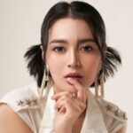 Cekricek.id, Berita Seleb dan Berita Artis – Wika Salim tampil dalam balutan serba putih dalam photoshoot terbaru yang dilakukannya.  Pemotretan para artis memang tak jarang mengundang sorot perhatian, begitu juga dengan penyanyi dangdut yang satu ini.