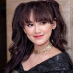 Cekricek.id, Berita Seleb dan Berita Artis – Happy Asmara curhat pada penggemarnya tentang apa yang dia inginkan lewat salah satu unggahan di media sosial pribadinya. Rupanya penyanyi cantik tersebut ingin memiliki tubuh yang gemuk. Akan tetapi, netizen di kolom komentar tak begitu setuju dengan keinginan idola mereka tersebut.