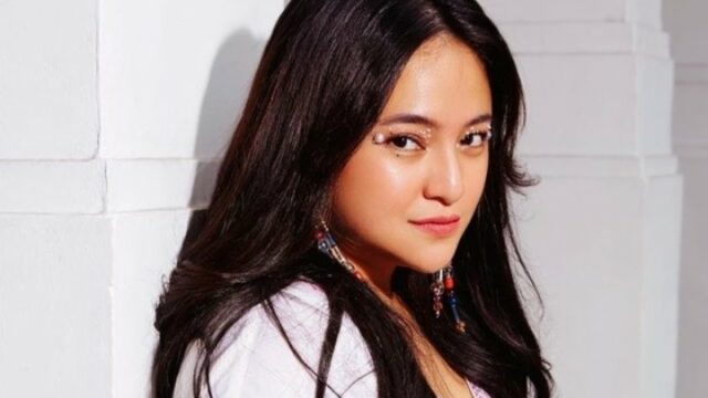 Cekricek.id, Berita Seleb dan Berita Artis – Marshanda dalam salah satu unggahan di akun media sosialnya memberikan tips kepada netizen agar bisa tidur nenyak. Dia menjabarkan tips tersebut sembari bercerita lewat unggahan video, sehingga netizen bisa lebih mudah memahami dan langsung mempraktekannya.