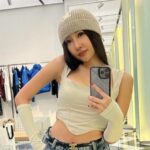 Cekricek.id, Berita Seleb dan Berita Artis – Lucinta Luna memberikan tutorial untuk menggaet lawan jenis kepada para followersnya. Dia bahkan mempraktekkan secara langsung, sehingga netizen bisa ikut mencobanya juga. Menurutnya, ada beberapa hal yang perlu dilakukan untuk membuat target menjadi klepek-klepek dan menghampirinya.