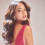 Cekricek.id, Berita Seleb dan Berita Artis – Aurelie Moeremans membagikan hasil pemotretan terbaru yang dia lakukan belum lama ini. Konsep foto yang mengikuti gaya tahun 90-an membuatnya semakin sukses menyedot perhatian penggemar. Dari kolom komentar, netizen meramaikan dengan menyampaikan pujian masing-masing.