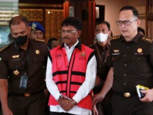 Cekricek.id, Berita Viral – Kasus korupsi yang menjerat Menteri Kominfo (Menkominfo) Indonesia baru-baru ini ternyata tak hanya geger diberitakan di tanah air. Sejumlah media asing seperti Reuters hingga Channel News Asia (cna) juga ikut memberitakan kabar tersebut pada laman website mereka.