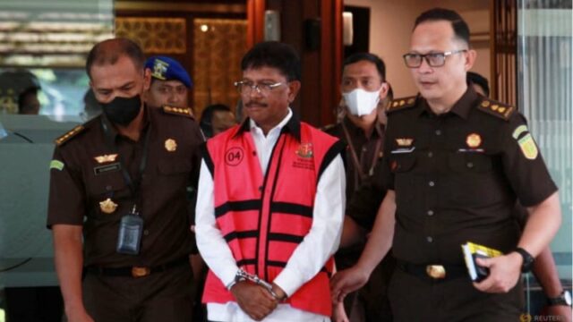 Cekricek.id, Berita Viral – Kasus korupsi yang menjerat Menteri Kominfo (Menkominfo) Indonesia baru-baru ini ternyata tak hanya geger diberitakan di tanah air. Sejumlah media asing seperti Reuters hingga Channel News Asia (cna) juga ikut memberitakan kabar tersebut pada laman website mereka.