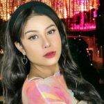 Cekricek.id, Berita Seleb dan Berita Artis – Karin Novilda atau yang akrab dengan sapaan Awkarin ini sempat membuat netizen salah paham melihat salah satu unggahan terbarunya. Foto yang memperlihatkan dirinya memanga bikini sambil bergelantungan di kapal sempat dikira sebagai Dahlia Poland.
