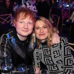 Cekricek.id, Berita Seleb dan Berita Artis - Selama belasan tahun mencicipi ketenaran, Ed Sheeran selalu berhasil tampil sempurna di hadapan orang-orang. Kehidupan pribadinya yang tertutup ternyata juga dilalui dengan banyak kebahagiaan. Mulai dari pernikahannya pada tahun 2019 lalu hingga menjadi seorang ayah di tahun 2020 dan 2022.