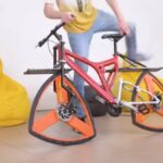 Cekricek.id, Berita Viral - Desain dasar untuk sepeda bertenaga pedal tidak banyak berubah selama lebih dari 150 tahun terakhir. Para perusahaan yang memproduksinya biasanyanya fokus untuk meningkatkan kinerja dan bahan pembuatnya, tetapi rangka dengan dua roda bundar adalah resep yang berhasil selama beberapa dekade.
