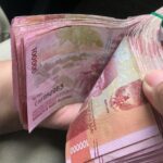 Cekricek.id, Berita Viral – Sebanyak 350 siswa di SMA N 21 Bandung harus mengurung niat karena terpaksa tidak bisa pergi study tour. Hal tersebut terjadi lantaran siswa-siswa tersebut kena ditipu oleh agen travel yang membawa kabur uang mereka sebanyak Rp400 juta.