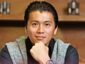 Reino Barack, memperlihatkan isi dompetnya kepada publik. Alih-alih berjumlah jutaan rupiah, ternyata isi dompet Reino Barack hanya Rp250 ribu.