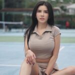 Maria Vania mengunggah video tengah berolahraga. Namun, warganet dibuat salah fokus dengan ekspresi Maria Vania yang dinilai meresahkan.