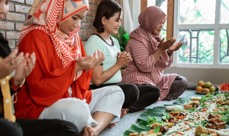 Cekricek.id, Portal Islam - Sebenarnya dalam kehidupan ini apakah boleh menggabungkan agama serta budaya. Begini bahasan selengkapnya