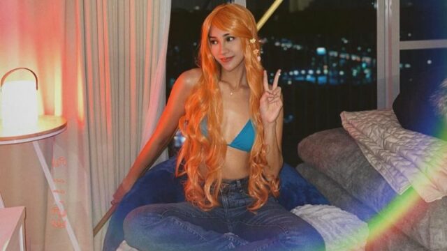 Cekricek.id, Berita Artis dan Berita Seleb - Sosok selebgram populer Anya Geraldine kini memerankan karakter Nami yang seksi.