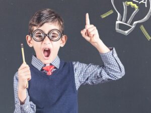 Cekricek.id, Berita Viral - Seorang bocah ajaib yang dulunya sering di-bully ternyata memiliki IQ lebih tinggi dari Albert Einstein