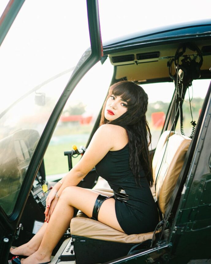 Cekricek.id, Berita Artis dan Berita Seleb - Banyak netizen merasa tergoda ketika ada sebuah ajakan untuk naik helikopter bersama Dinar Candy. 