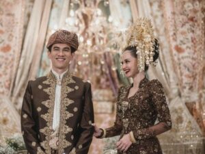 Cekricek.id, Berita Artis dan Berita Seleb - Artis cantik Enzy Storia dipuji terlalu set set ketika melangsungkan pernikahan, intip potretnya