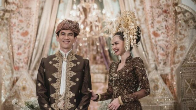 Cekricek.id, Berita Artis dan Berita Seleb - Artis cantik Enzy Storia dipuji terlalu set set ketika melangsungkan pernikahan, intip potretnya