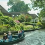 Cekricek.id, Objek Wisata- Giethoorn kini menjadi desa paling bersih di dunia tanpa adanya asap kendaraan dan jalan, terletak di Belanda
