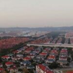 Cekricek.id, Objek Wisata - Ada salah satu wilayah di China yang dijuluki sebagai desa terkaya, bernama Desa Huaxi, helikopter transportasi umum