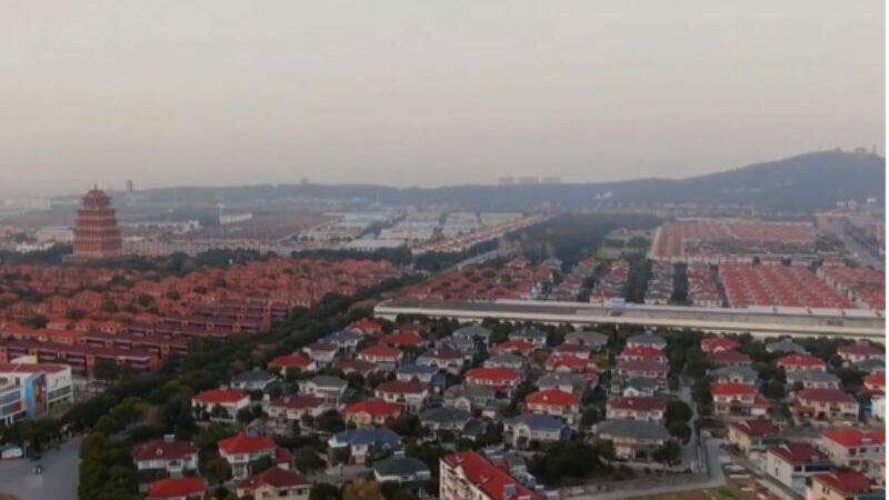 Cekricek.id, Objek Wisata - Ada salah satu wilayah di China yang dijuluki sebagai desa terkaya, bernama Desa Huaxi, helikopter transportasi umum