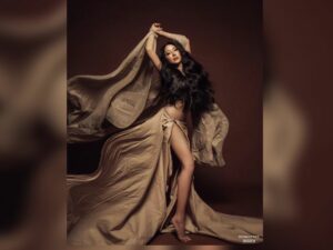 CekriceK.id, Berita Artis dan Berita Seleb - Lucinta Luna terlihat berupaya keras untuk membuat fotonya tampak begitu keren.
