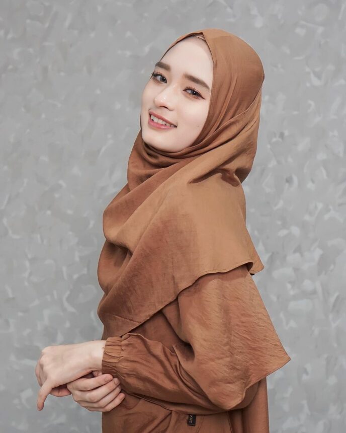 Cekricek.id, Berita Artis dan Berita Seleb - Artis cantik Inara Rusli kini memberikan tuntutan untuk pemberian nafkah mut'ah serta iddah