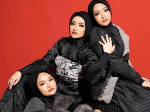 Cekricek.id, Berita Artis dan Berita Seleb - 2 adik perempuan dari Nathalie Holscher kini ternyata telah memutuskan untuk berhijab.