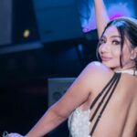 Cekricek.id, Berita Artis dan Berita Seleb - Tampaknya artis dan DJ cantik Siva Aprilia begitu hobi untuk pamer punggung mulus.