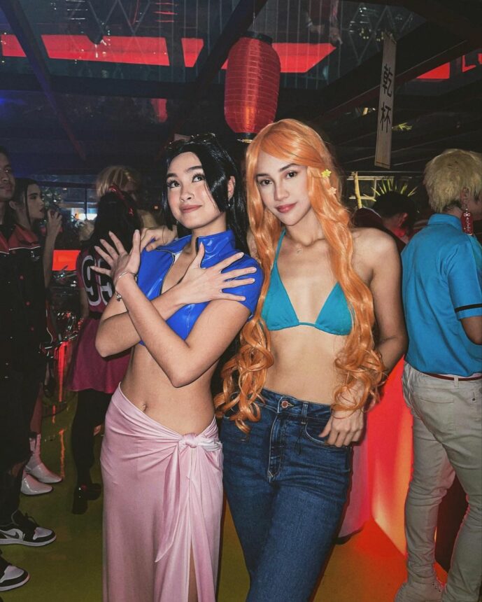 Cekricek.id, Berita Artis dan Berita Seleb - Sosok selebgram populer Anya Geraldine kini memerankan karakter Nami yang seksi.