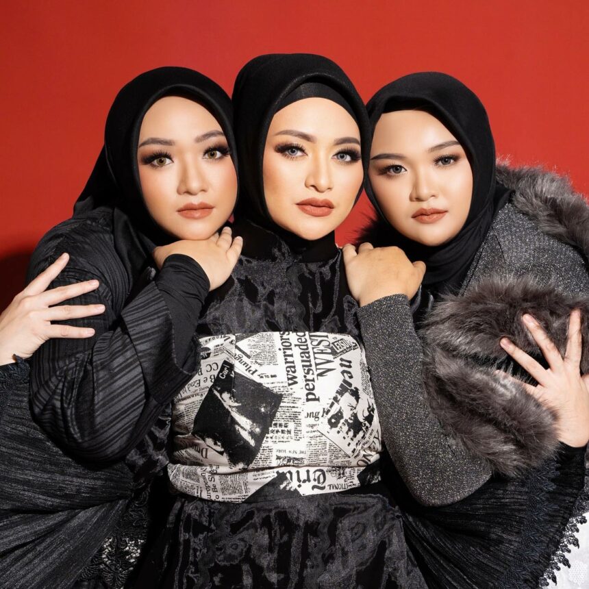 Cekricek.id, Berita Artis dan Berita Seleb - 2 adik perempuan dari Nathalie Holscher kini ternyata telah memutuskan untuk berhijab. 