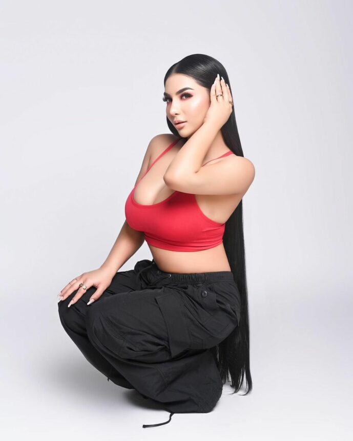Cekricek.id, Berita Artis dan Berita Seleb - Artis cantik Siva Aprilia merasa bahwa badannya yang berisi sampai berimbas pada pipi. 