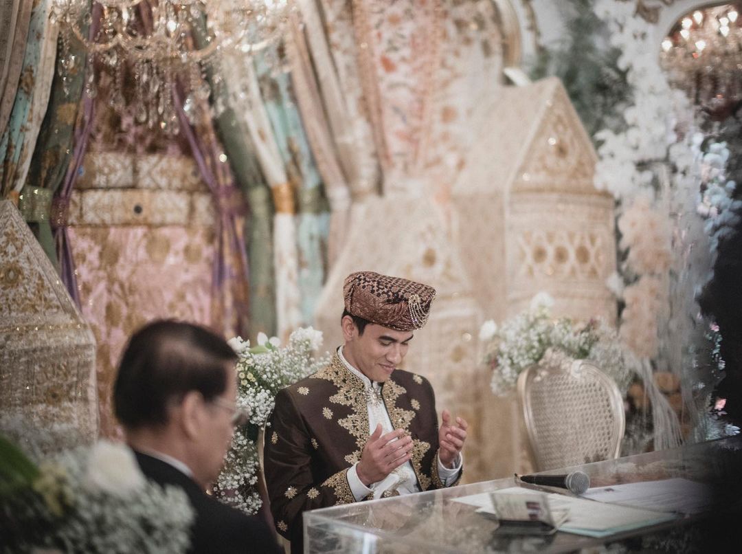 Cekricek.id, Berita Artis dan Berita Seleb - Artis cantik Enzy Storia dipuji terlalu set set ketika melangsungkan pernikahan, intip potretnya