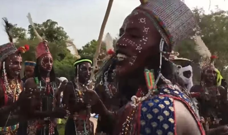 Cekricek.id, Objek Wisata - Aksi mencuri istri orang lain yang dilakukan oleh pria Suku Wodaabe seolah menjadi peristiwa yang unik. 