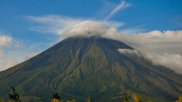 Gunung Mayon di Filipina Meletus, Belasan Ribu Orang Dievakuasi