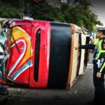 Bus Sipirok Nauli Terbalik di Terminal Bukit Surungan Padang Panjang