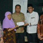 Wali Kota Padang Hendri Septa Membantu Korban Kebakaran dan Pengemudi Ojol yang Tertimpa Pohon Tumbang