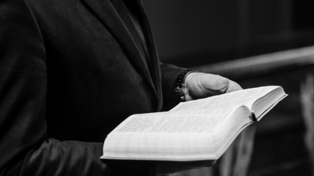 Mantan Pastor Ditangkap karena Merayu Gadis Bawa Umur untuk Bercinta Lewat Aplikasi Pesan Singkat