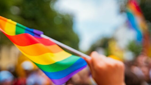Cekricek.id, California, Berita Viral - Tindakan yang dilakukan oleh pendukung LGBT rupanya berhasil membuat masa mengamuk.