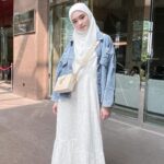 Aksi Inara Rusli yang terlihat sedang bereda di mall dan mencari-cari baju dinas malah hebohkan jagat maya karena Inara yang kini dalam masa ida