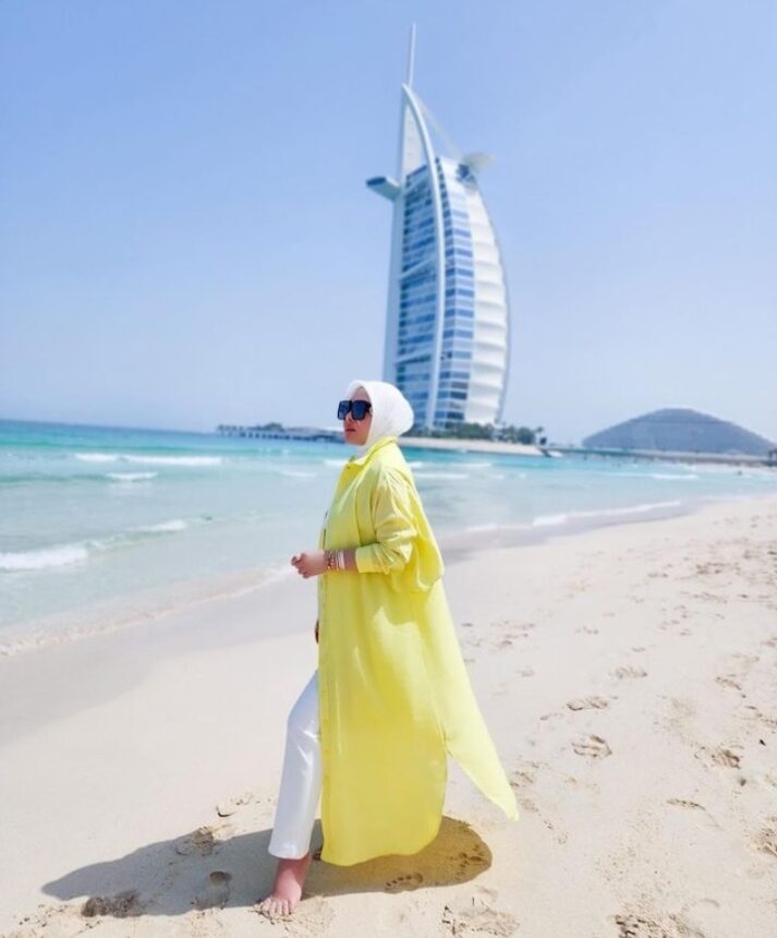 Cekricek.id, berita seleb dan berita artis - Momen Syahrini dan Reino Barack Pelesir di Dubai, Liburan Mewah yang Bikin Orang Iri