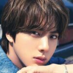 Cekricek.id, Berita Seleb dan Berita Artis - Meskipun sedang menjalani wajib militer, Jin BTS terus memecahkan rekor di media sosial. Dengan hanya empat postingan di akun Instagram-nya tahun ini, member tertua dari grup BTS itu secara mengejutkan telah mengumpulkan “like” paling banyak di antara idola K-pop lain untuk kuartal pertama tahun 2023.